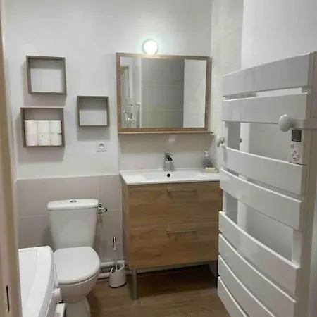 T2 Bien Equipe Avec Tram T1 Et Commodites A Proximite 13 Min Du Centre De Nantes Saint-Herblain