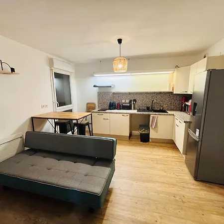 Lägenhet T2 Bien Equipe Avec Tram T1 Et Commodites A Proximite 13 Min Du Centre De Nantes Saint-Herblain