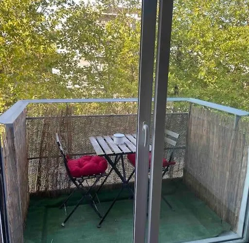 T2 Bien Equipe Avec Tram T1 Et Commodites A Proximite 13 Min Du Centre De Nantes