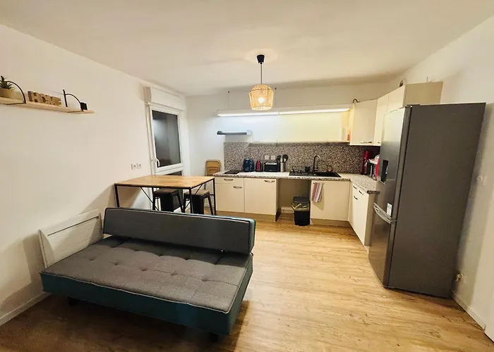 公寓 T2 Bien Equipe Avec Tram T1 Et Commodites A Proximite 13 Min Du Centre De Nantes 圣埃尔布兰